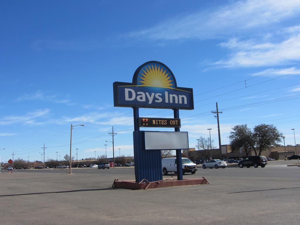 Days Inn By Wyndham Plainview Exterior photo