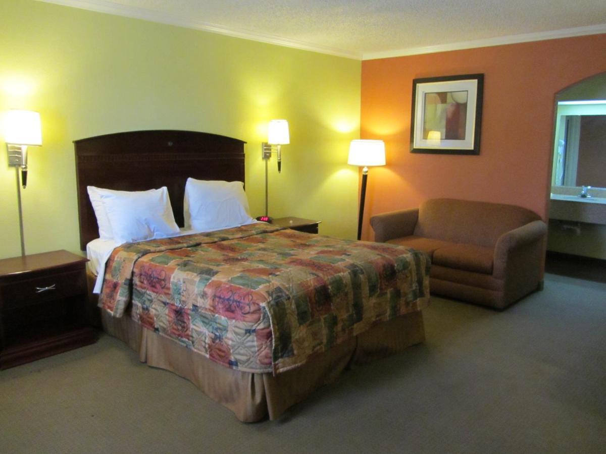 Days Inn By Wyndham Plainview Room photo